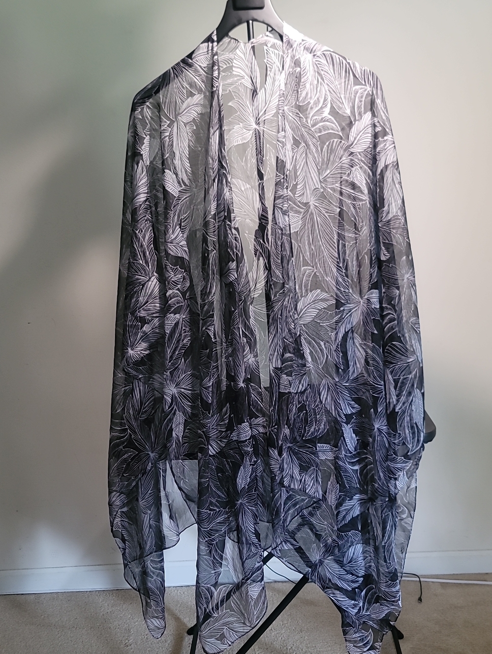 Lane Bryant Black and White Leaf-Print Sheer Wrap
